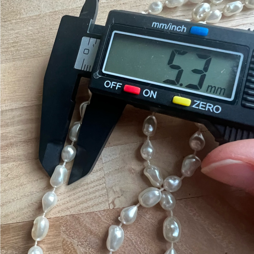 Vintage Estate irregular white pearl strand 33” necklace - Picture 3 of 6